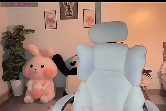 Snapshot of _Aimy_ chatting on September 30, 4:56 pm Aimy online show from September 30, 4:56 pm