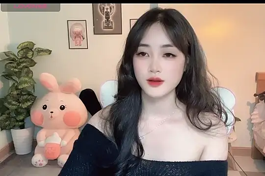 Snapshot of _Aimy_ chatting on October 3, 5:37 am Aimy online show from October 3, 5:37 am