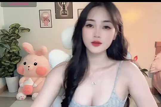 Snapshot of _Aimy_ chatting on October 16, 4:57 am Aimy online show from October 16, 4:57 am