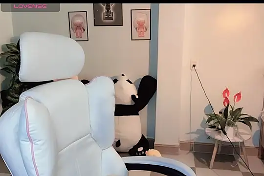 Snapshot of _Aimy_ chatting on October 30, 5:09 am Aimy online show from October 30, 5:09 am