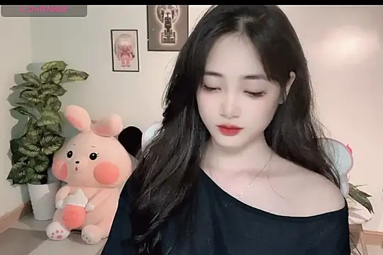 Snapshot of _Aimy_ chatting on October 31, 5:25 pm Aimy online show from October 31, 5:25 pm