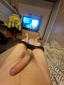 Snapshot of marcis222 chatting on December 1, 11:21 pm marcis222 online show from December 1, 11:21 pm