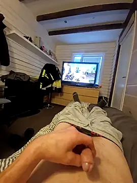 Snapshot of marcis222 chatting on February 6, 1:58 pm marcis222 online show from February 6, 1:58 pm