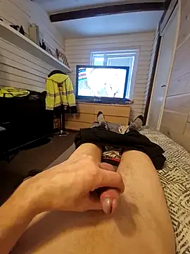 Snapshot of marcis222 chatting on February 10, 8:29 am marcis222 online show from February 10, 8:29 am