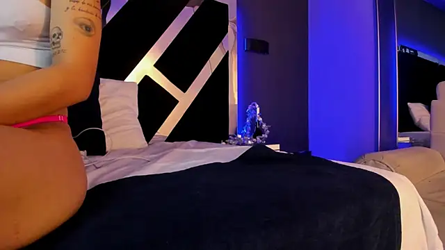 AmmyJones  online show from January 6, 6:33 pm