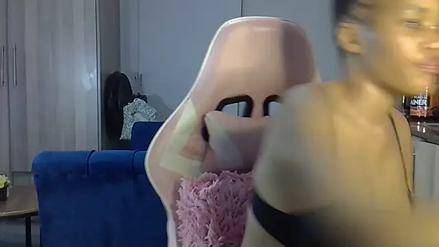 Snapshot of Sexylisa670 chatting on February 16, 8:05 pm Sexylisa670 online show from February 16, 8:05 pm