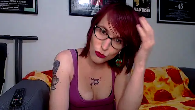 Snapshot of RyffBurnz chatting on April 9, 12:21 am RyffBurnz online show from April 9, 12:21 am