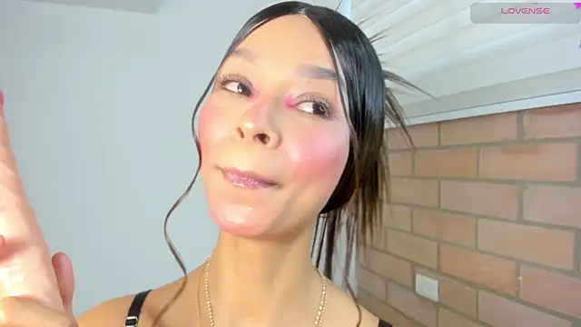 Snapshot of sofia_quiros chatting on January 2, 12:13 pm sofia quiros online show from January 2, 12:13 pm