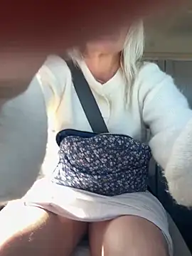 -Milfshake- online show from April 8, 11:10 am