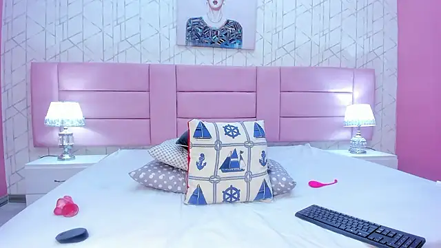 Nahiajhonson  online show from December 5, 6:11 pm