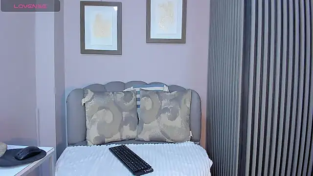 Nahiajhonson  online show from January 15, 12:25 pm