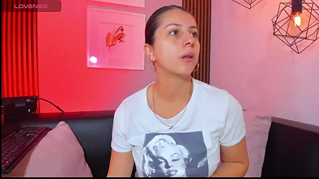 Nahiajhonson  online show from February 18, 12:12 pm