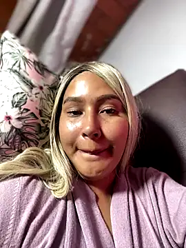 Snapshot of SamaraJay1 chatting on December 1, 10:43 pm SamaraJay1 online show from December 1, 10:43 pm