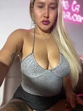 Snapshot of SamaraJay1 chatting on December 7, 11:23 pm SamaraJay1 online show from December 7, 11:23 pm