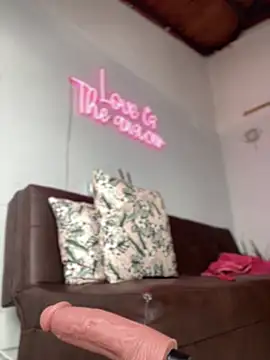 Snapshot of SamaraJay1 chatting on December 19, 1:07 pm SamaraJay1 online show from December 19, 1:07 pm