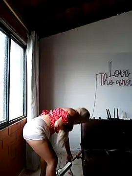 Snapshot of SamaraJay1 chatting on February 20, 5:18 pm SamaraJay1 online show from February 20, 5:18 pm