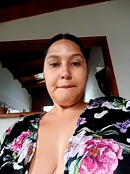 SamaraJay1 online show from May 3, 1:28 pm