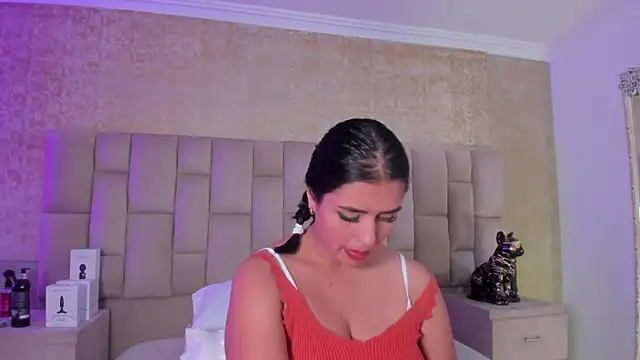 EmmaTorres  online show from December 16, 11:18 pm