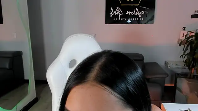 EmmaTorres  online show from February 16, 9:05 pm