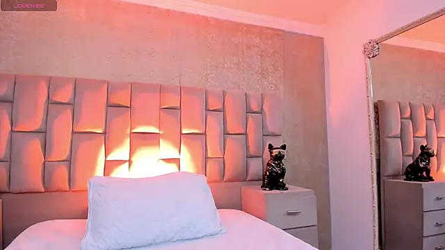 EmmaTorres  online show from November 3, 7:59 pm