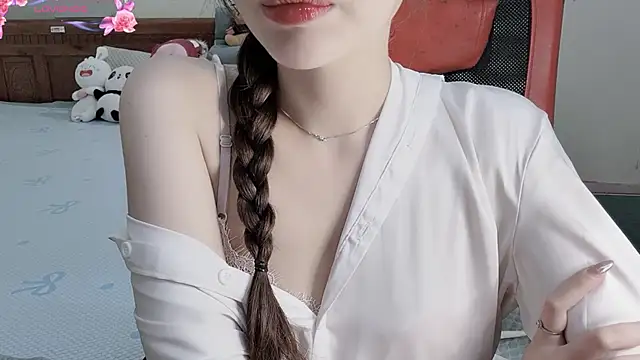Snapshot of TrinhH_Nabbi chatting on April 11, 1:37 pm TrinhH Nabbi online show from April 11, 1:37 pm
