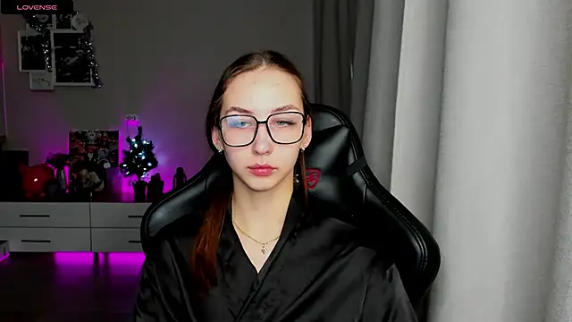 Snapshot of Sm0ly chatting on December 28, 4:08 am Sm0ly online show from December 28, 4:08 am