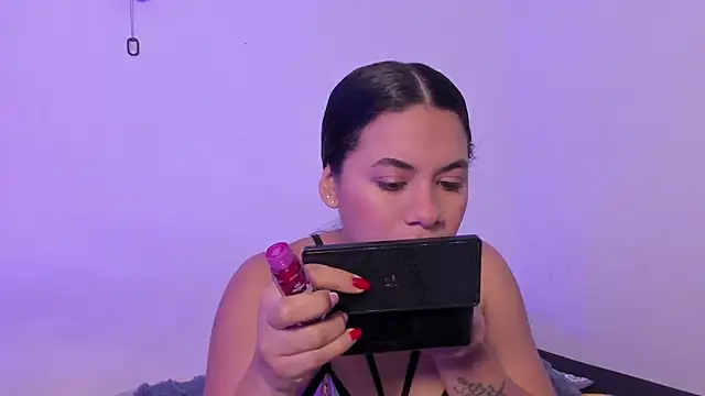 crystalvazquez online show from November 7, 12:49 pm