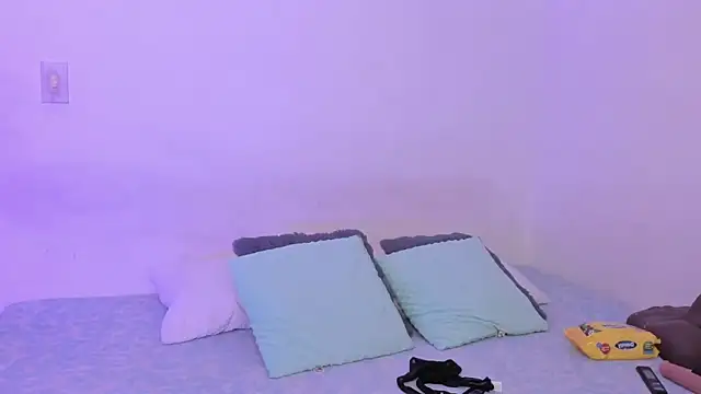 crystalvazquez online show from February 1, 11:20 am