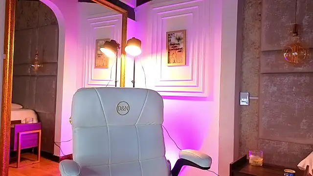 AlessiaLondon online show from February 23, 10:12 am