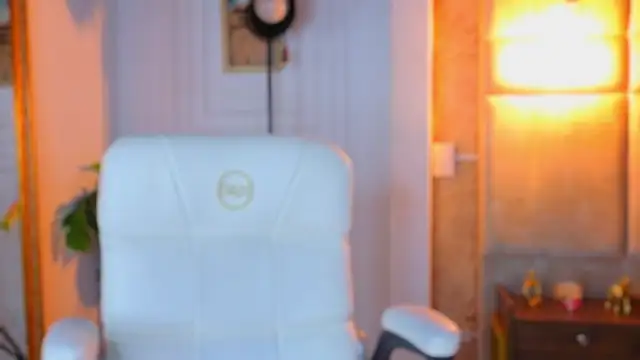 AlessiaLondon online show from May 4, 10:22 am