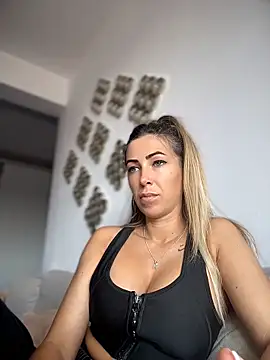 RaquelleDevon online show from May 11, 7:58 am