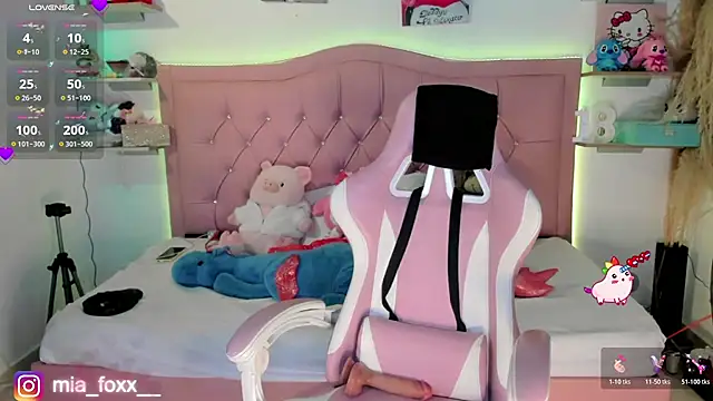 Mia foxx  online show from January 16, 11:09 pm