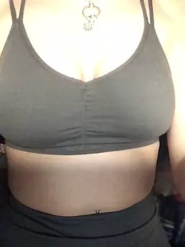 indie-rayne online show from February 28, 8:39 pm