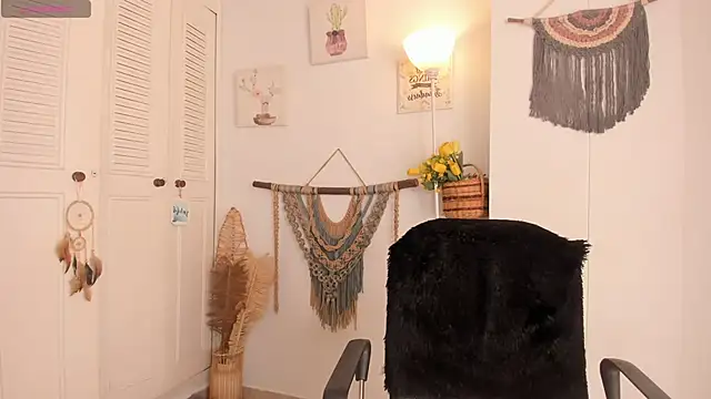 anaruiz  online show from March 14, 9:20 pm