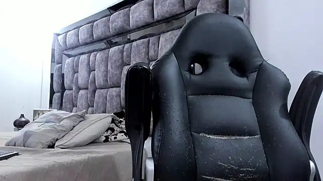 Snapshot of MalconStonne chatting on October 14, 2:23 am MalconStonne online show from October 14, 2:23 am