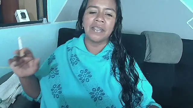 Snapshot of saggil23 chatting on April 23, 4:35 am saggil23 online show from April 23, 4:35 am