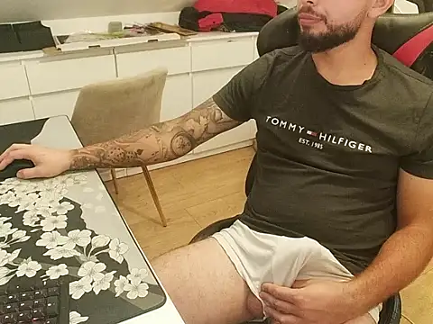 Snapshot of prezydentcam chatting on September 13, 10:15 am prezydentcam online show from September 13, 10:15 am