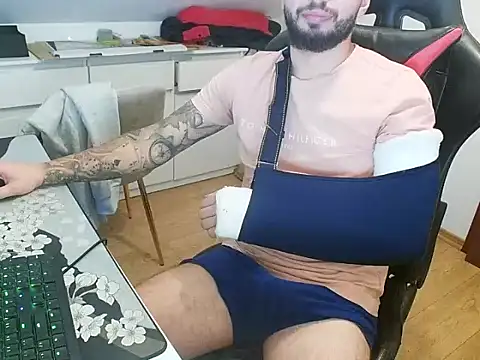 Snapshot of prezydentcam chatting on October 10, 8:46 am prezydentcam online show from October 10, 8:46 am