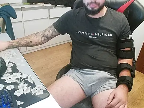 Snapshot of prezydentcam chatting on October 22, 7:30 am prezydentcam online show from October 22, 7:30 am