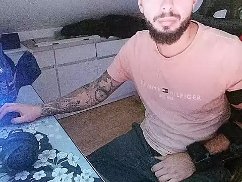 Snapshot of prezydentcam chatting on October 24, 7:32 pm prezydentcam online show from October 24, 7:32 pm