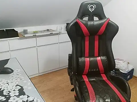 Snapshot of prezydentcam chatting on December 1, 12:21 pm prezydentcam online show from December 1, 12:21 pm