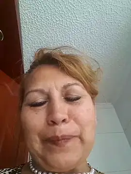 Snapshot of Kazsandraa chatting on May 1, 9:08 pm Kazsandraa online show from May 1, 9:08 pm