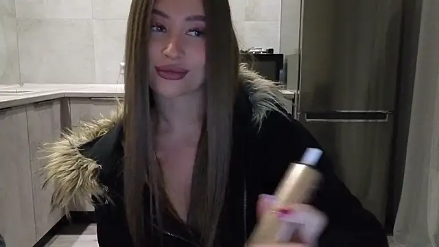 Snapshot of Cinderella____ chatting on February 23, 7:44 pm Cinderella online show from February 23, 7:44 pm