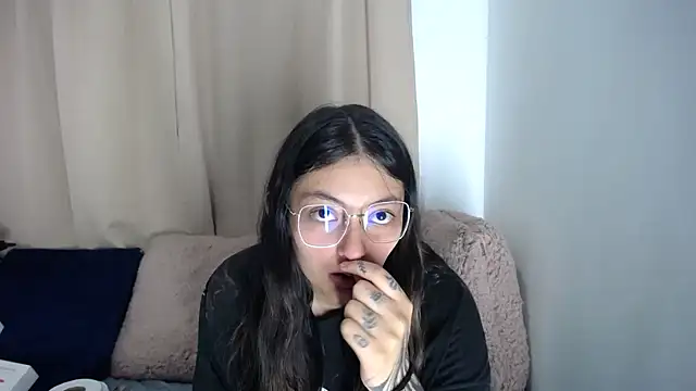 lessliee22  online show from March 25, 6:08 am