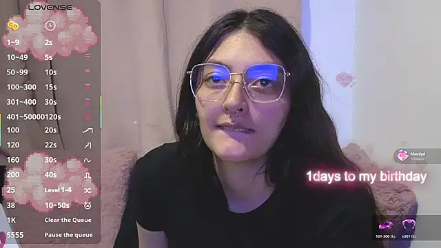 lessliee22  online show from May 12, 7:05 am