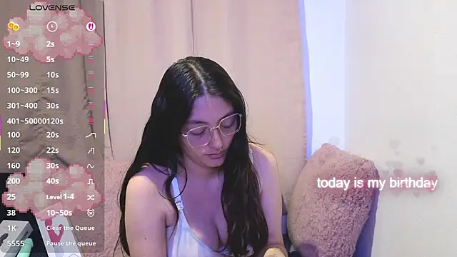 lessliee22  online show from May 13, 6:22 am