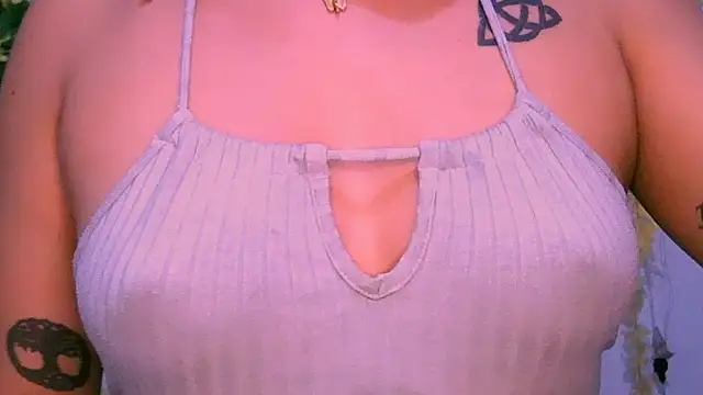 Snapshot of Crysrus chatting on February 1, 1:15 am Crysrus online show from February 1, 1:15 am