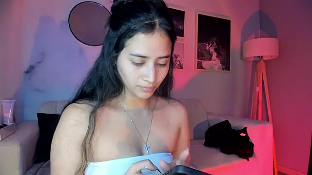 Snapshot of lara_madisson chatting on February 10, 5:33 am lara madisson online show from February 10, 5:33 am