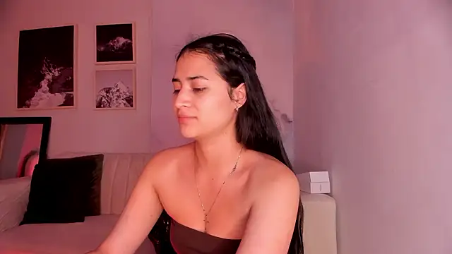 Snapshot of lara_madisson chatting on February 19, 5:14 am lara madisson online show from February 19, 5:14 am