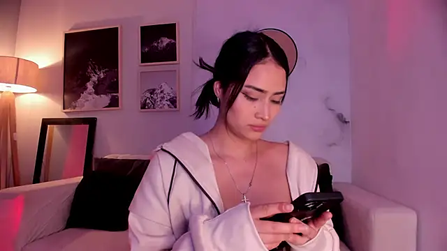 Snapshot of lara_madisson chatting on March 2, 4:47 am lara madisson online show from March 2, 4:47 am